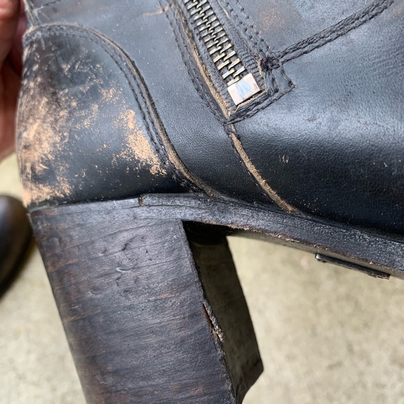 *** SOLD ***** Frye Distressed buckle boots - Picture 5 of 8